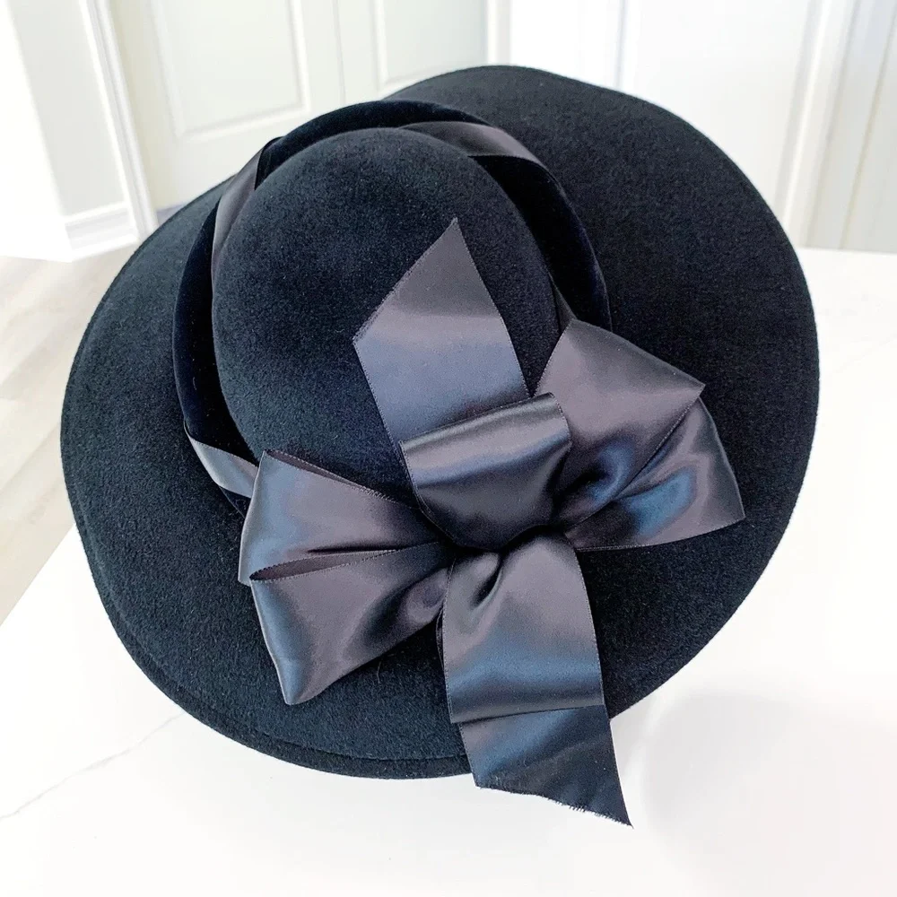 👒 1960’s Sonni San Francisco Black Wool Felt 'Tilt' Hat With Back Strap …